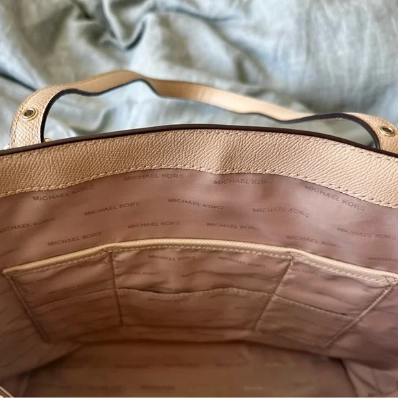 Michael Kors Large Beige Voyager Tote Bag with Built-In Laptop Sleeve - Picture 5 of 5